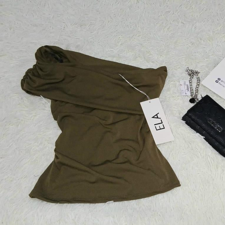 Blusa verde musgo de un solo hombro